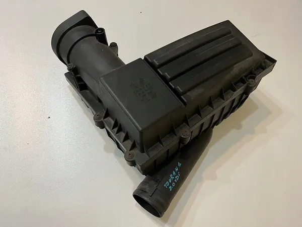 VW TOURAN 2.0 TDI Ilmansuodattimen Kotelo image 2