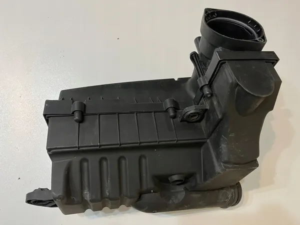 VW TOURAN 2.0 TDI Ilmansuodattimen Kotelo image 4