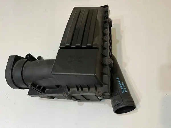 VW TOURAN 2.0 TDI Ilmansuodattimen Kotelo image 6