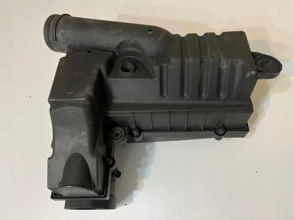 VW TOURAN 2.0 TDI Ilmansuodattimen Kotelo image 7