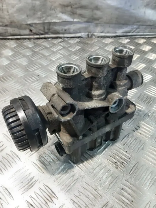 ECAS Air Suspension Valve WABCO MAN TGA 4728800300 image 2