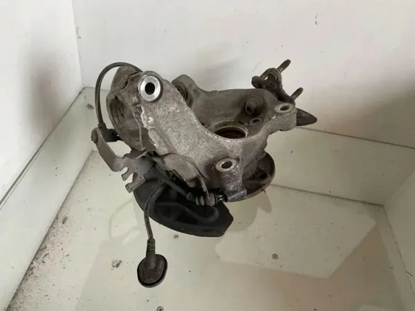 Maza de rueda delantera derecha OEM 5Q0407258C image 2