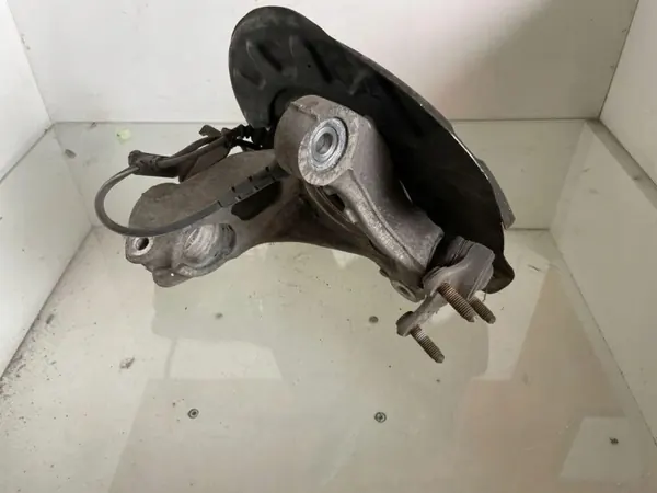Maza de rueda delantera derecha OEM 5Q0407258C image 6