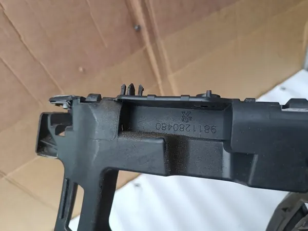 PEUGEOT 3008 II Deslizamento de para-choque traseiro direito 9810591582 image 5