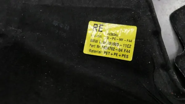 BMW F44 Pare-boue arrière droit OEM 7484762 image 6