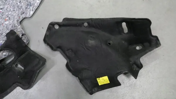 BMW F44 Pare-boue arrière droit OEM 7484762 image 7
