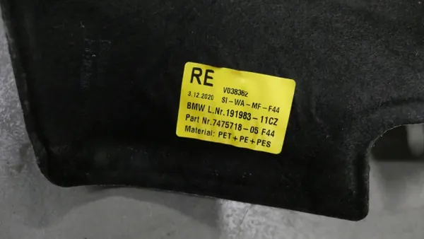BMW F44 Pare-boue arrière droit OEM 7484762 image 8