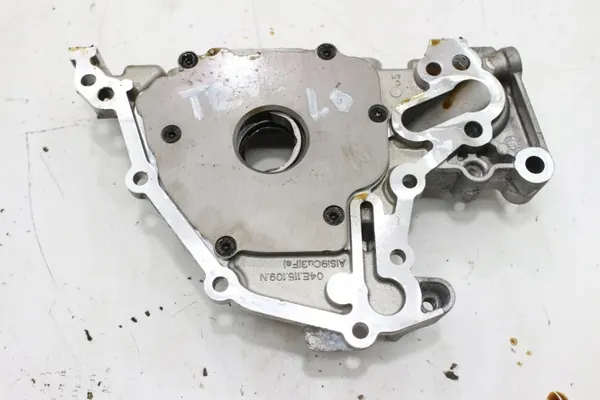 Pompe à huile d'occasion OEM 04E115105AT pour VW T-Roc 1.0 TSI image 2