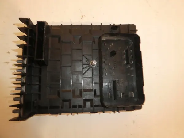 Caixa de fusíveis VW Touran 1K0937125B image 2