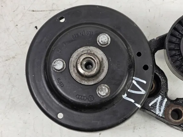 VW CRAFTER 2.5 TDI Fäste 076145169A image 4