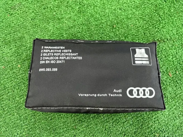 Audi Vest Set OEM 8W0093056 - Gebruikt image 2