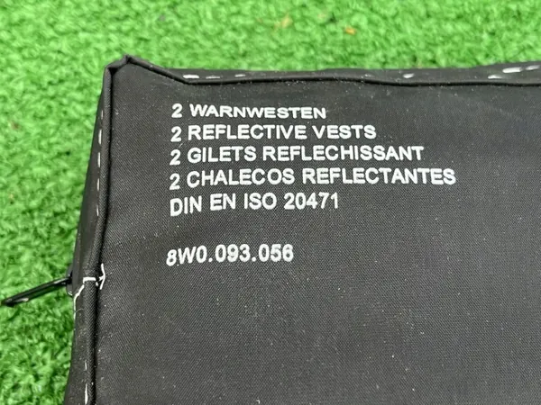 Audi Vest Set OEM 8W0093056 - Gebruikt image 4