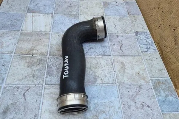 Tubo intercooler VW TOURAN 1.9L Diesel 2005 OEM 1K0145834G image 2