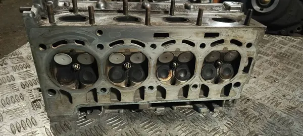 VW Touran 1.4 FSI Cabeza de Cilindro BKG 90CV image 3