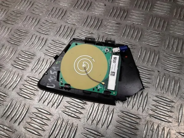 Tesla Model Y Antennenverstärker OEM 1920001-00-C image 2