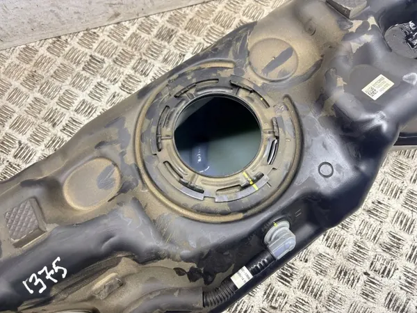 Hyundai Kona I 2020 Polttoainesäiliö OEM 31171CM000 image 3
