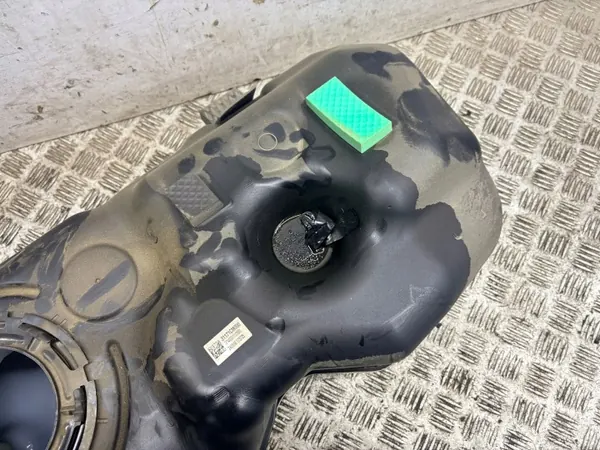 Hyundai Kona I 2020 Polttoainesäiliö OEM 31171CM000 image 4