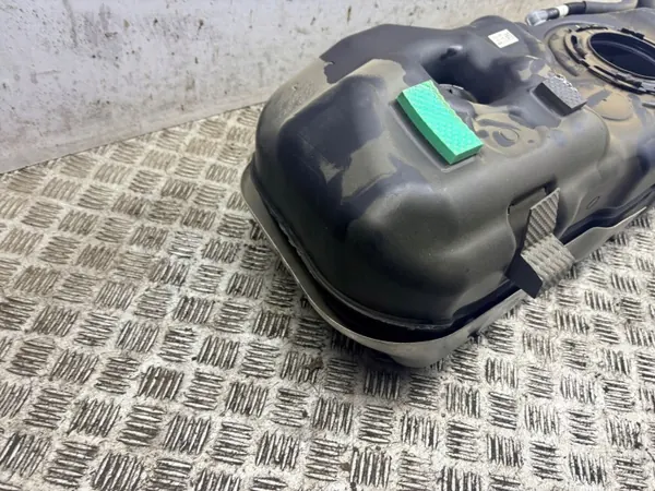 Hyundai Kona I 2020 Polttoainesäiliö OEM 31171CM000 image 9