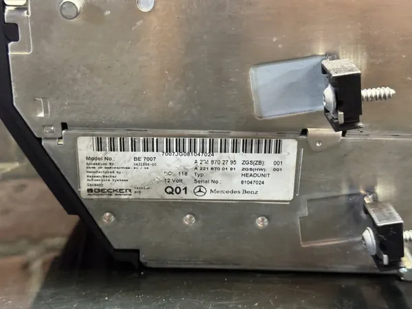 Mercedes W221 Radio Navigation OEM A2218702795 image 4