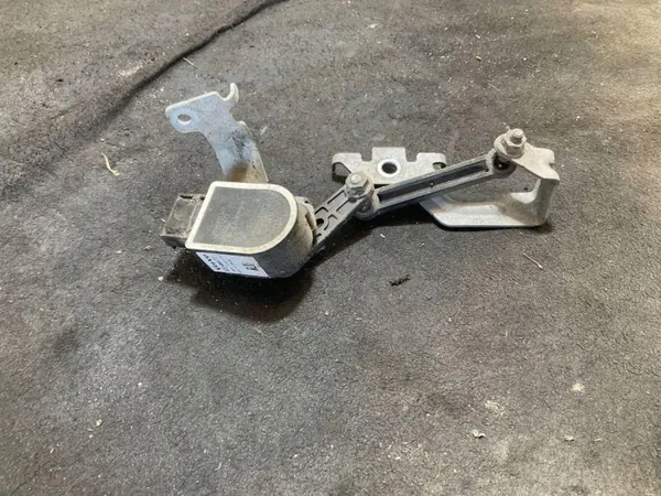Sensor de nivel Volvo OEM 32246677 trasero image 3