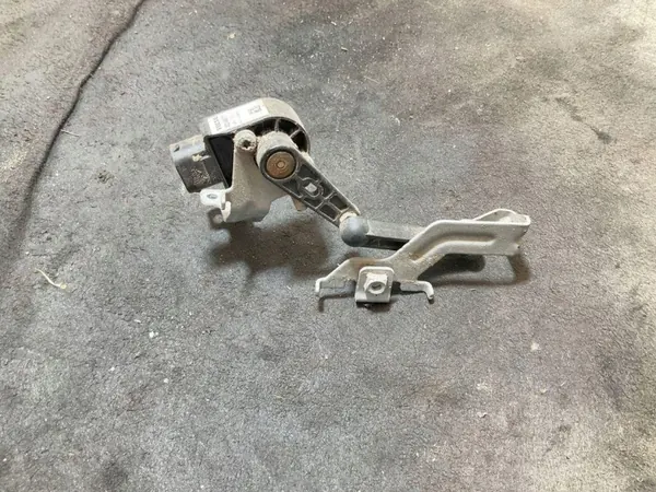 Sensor de nivel Volvo OEM 32246677 trasero image 4