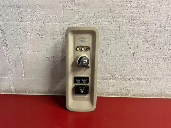 Chrysler USB-poort OEM 68145567AA - Gebruikt image 2