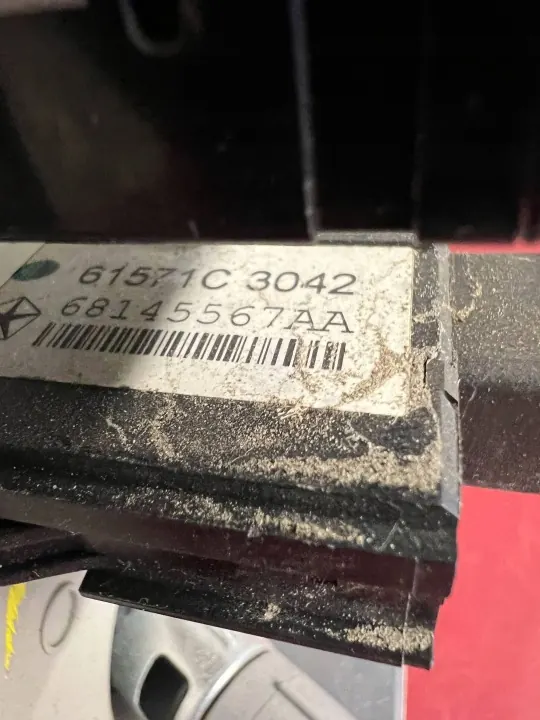 Chrysler USB-poort OEM 68145567AA - Gebruikt image 4