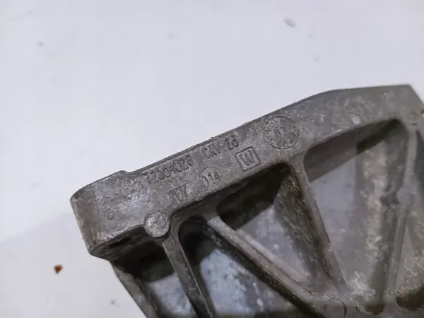 Ilmastointikompressorin kiinnike OEM 12554026 GMC Hummer H2 image 6
