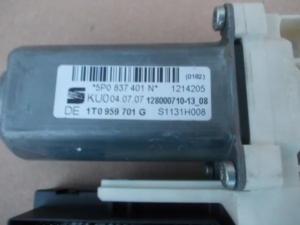 Moteur élévateur vitre avant d'occasion OEM 1K0959793M image 4