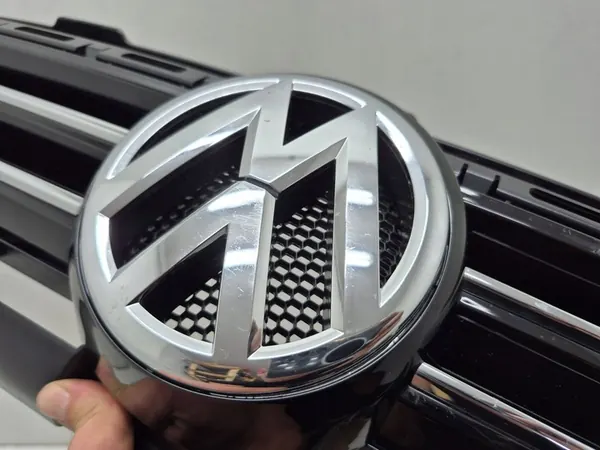 VW Touran, Caddy 10-15 Grill image 6
