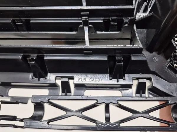 VW Touran, Caddy 10-15 Grill image 9