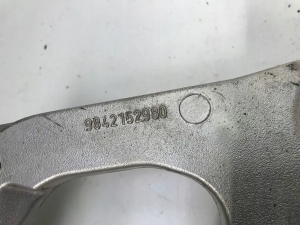 OEM 9842152980 ilmastointikompressorin kiinnike Peugeot image 6