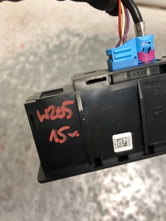 USB-anslutning OEM A2058200226 för Mercedes image 5