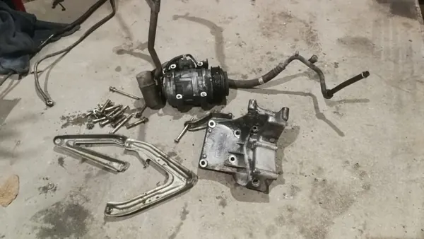 OEM 1021312035 Ilmastointipumpun Kiinnike Mercedes W124 image 2