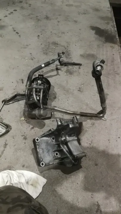 OEM 1021312035 Ilmastointipumpun Kiinnike Mercedes W124 image 3