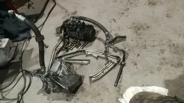 OEM 1021312035 Ilmastointipumpun Kiinnike Mercedes W124 image 5