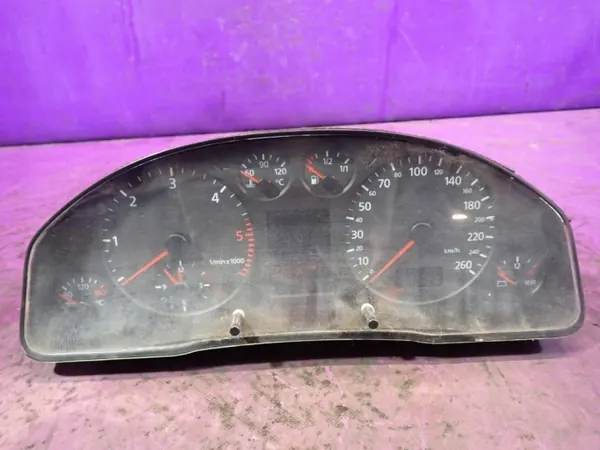 Audi A6 C5 97-01 1.9 TDI Mittaristo OEM 4B0919880G - Käytetty image 2