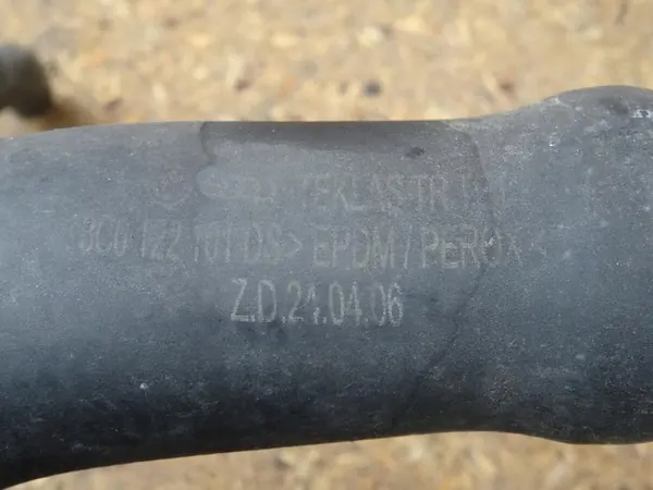 AUDI A3 8P 1.9 TDI Vesiputki 03G121132B image 3