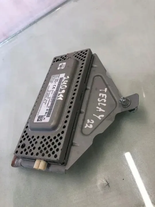 Tesla Model S Antennenverstärker OEM 152797300D image 2