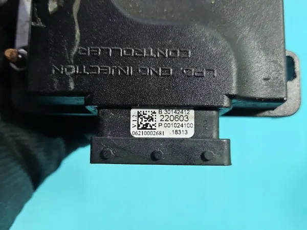 Controlador GLP OEM 67R-016560 110R-006561 Usado image 5