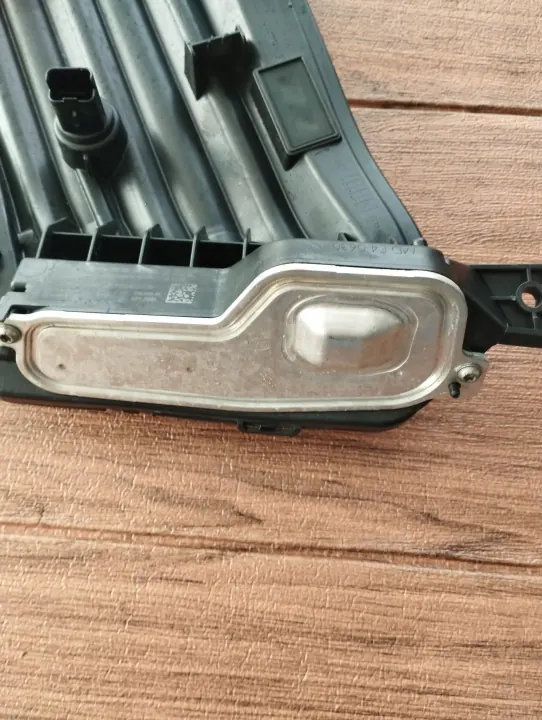 Peugeot 208 II vänster DRL-ljus OEM 985105418002 image 8