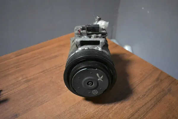 Compresseur de Climatisation DENSO Porsche Panamera 970 image 2