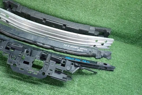 Refuerzo del parachoques delantero OEM 53114-02530 image 3