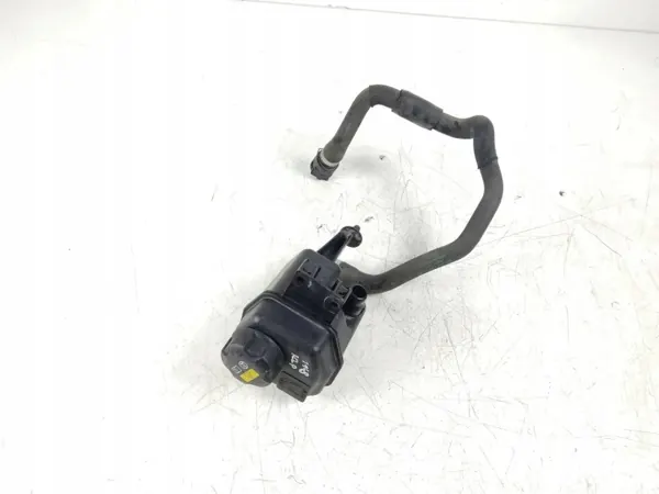 BMW X5 F15 2017 Jäähdytysnesteen laajennussäiliö OEM 7591214 image 2