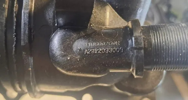 Boîtier Thermostat Mercedes OEM A2822033000 image 4