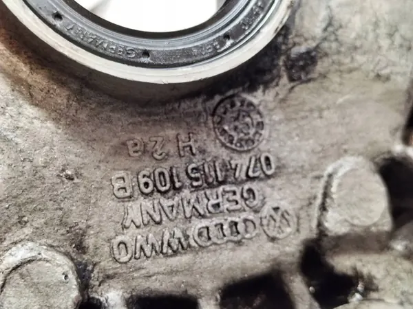 Pompe à huile OEM 074115109B pour Volvo V70 II 2.5 TDI image 6