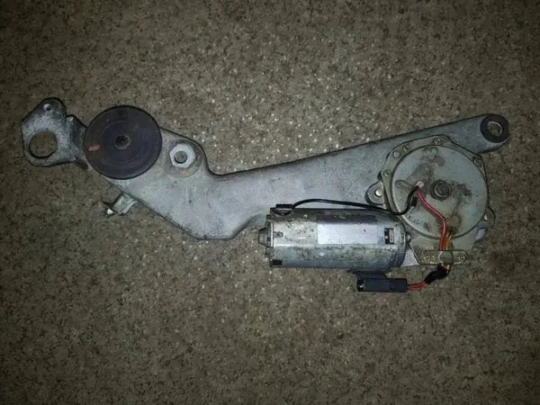BMW 5 Touring E34 Heckwischerblatt OEM 61628355721 image 3