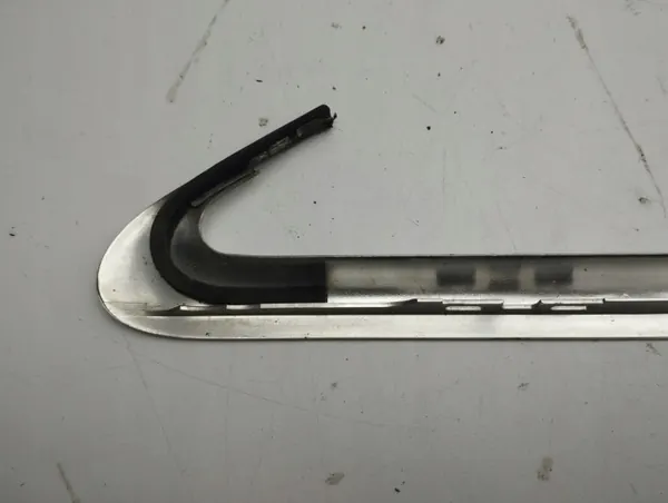 Audi A6 C7 bakrutslist vänster OEM 4G5853345D image 8