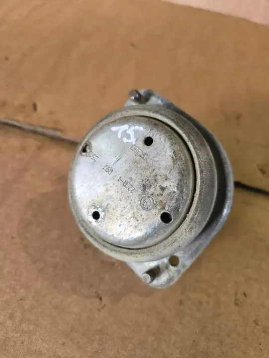 BMW 7 E38 voorste motorophanging OEM 22111097252 image 2