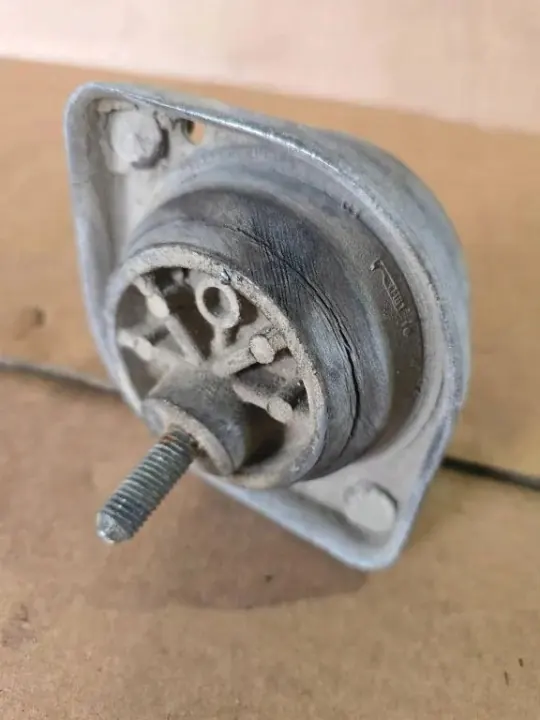 BMW 7 E38 voorste motorophanging OEM 22111097252 image 3